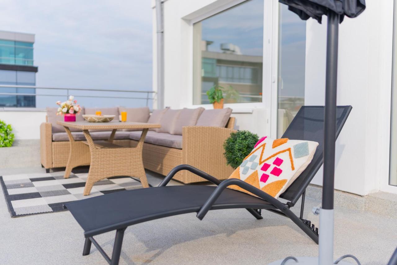Penthouse With Huge Rooftop Terrace & City View Бухарест Екстер'єр фото